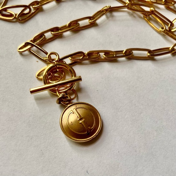 Gucci Gold Tone GG Charm with 18in Gold Plated Chain Necklace - Picture 2 of 8